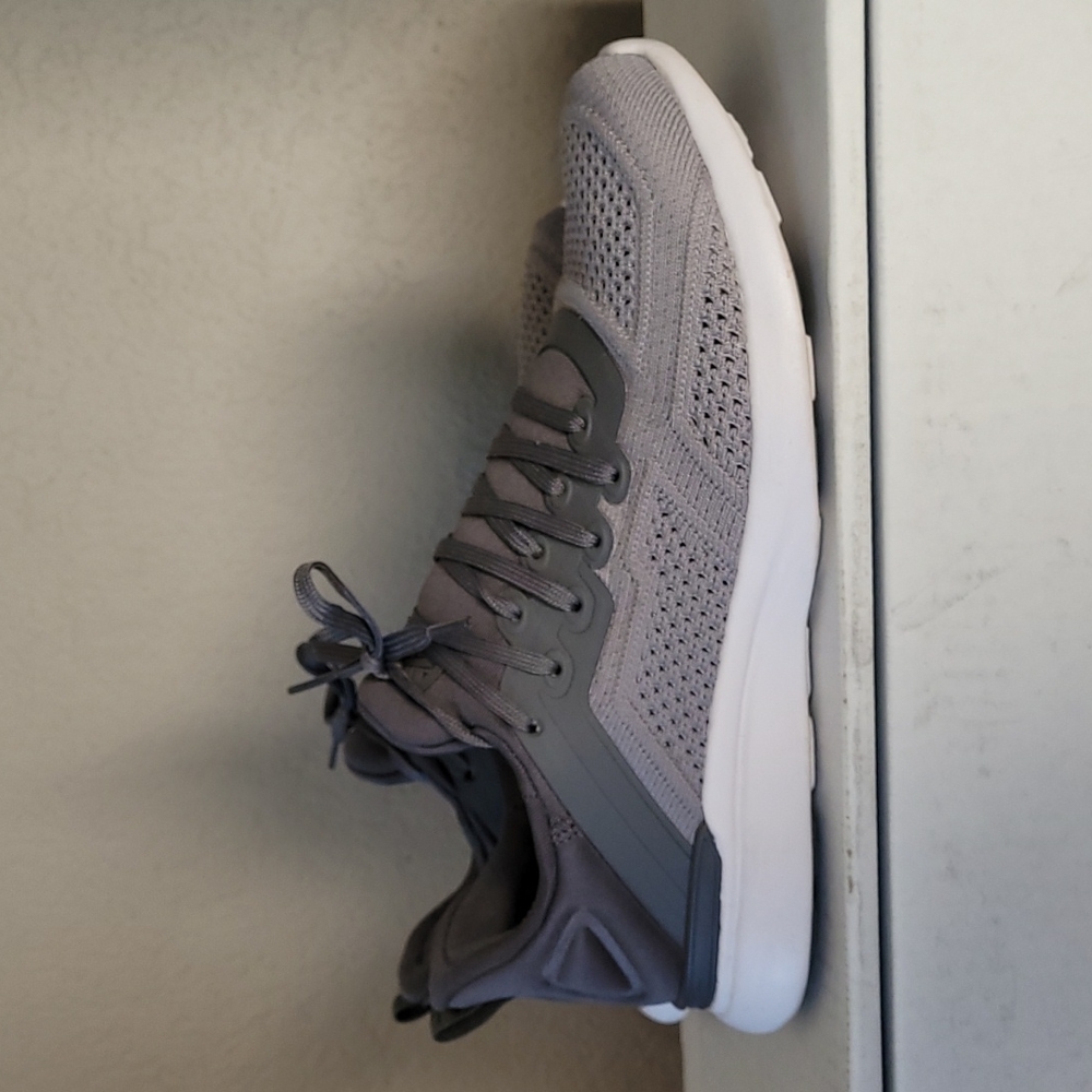 APL Women's Techloom Tracer Size 7.5